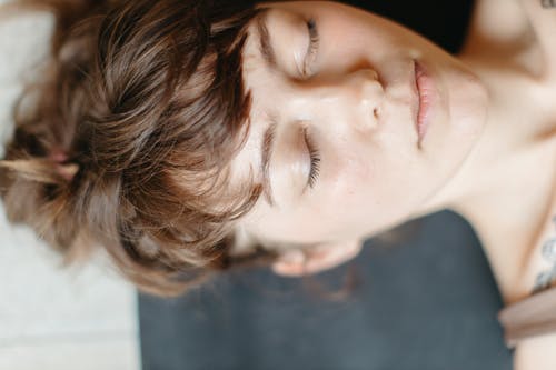 有关咖啡色头发的女人, 女人, 漂亮的免费素材图片