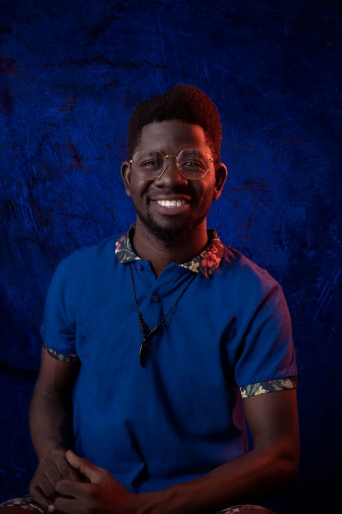 有关人, 垂直拍摄, 工作室拍摄的免费素材图片