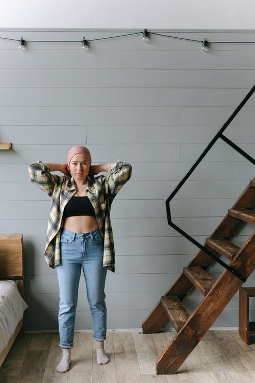 有关垂直拍摄, 头饰, 女人的免费素材图片