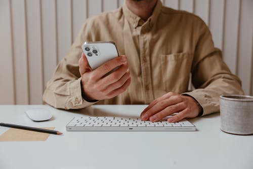 有关匿名, 杯子, 棕色长袖的免费素材图片