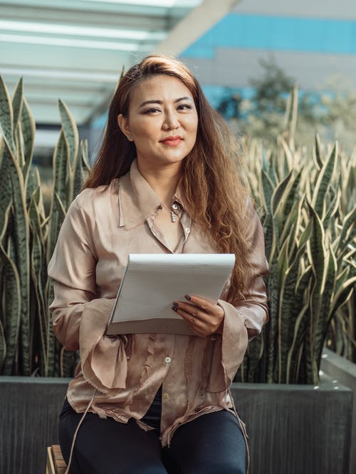 有关企业肖像, 雇员, 咖啡色头发的女人的免费素材图片