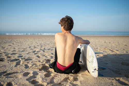 有关人, 半裸, 坐的免费素材图片