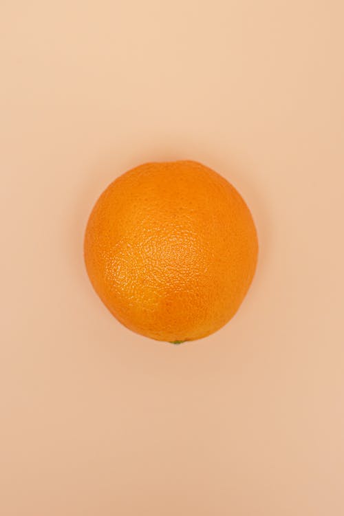 白桌上的橙色水果 · 免费素材图片