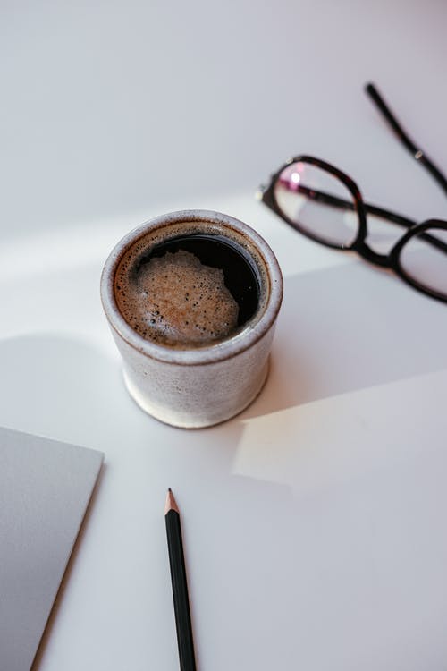 有关Flatlay, 一杯咖啡, 咖啡因的免费素材图片