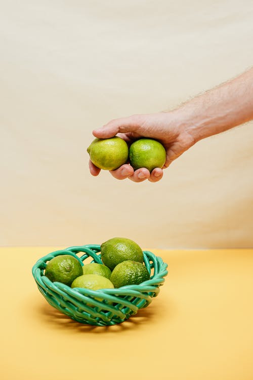 有关垂直拍摄, 多汁的, 手的免费素材图片