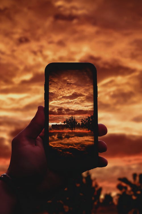 有关3C用品, 垂直拍摄, 戏剧性的天空的免费素材图片
