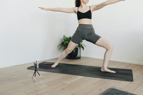 有关伸展, 在地上, 垂直拍摄的免费素材图片