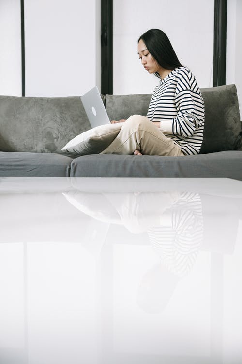 有关在家工作, 坐, 垂直拍摄的免费素材图片