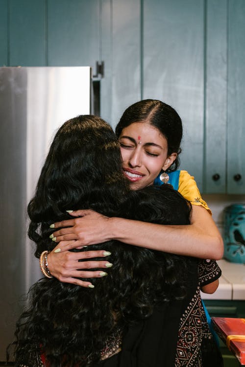 有关传统服装, 友谊, 垂直拍摄的免费素材图片