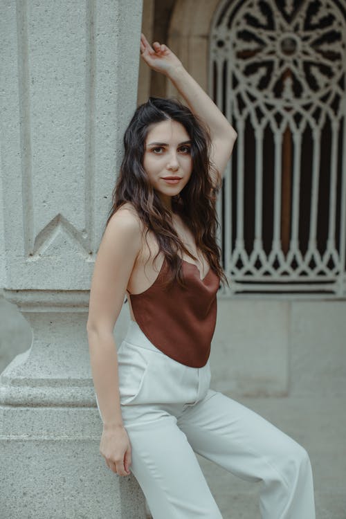 有关倚, 卷发, 垂直拍摄的免费素材图片