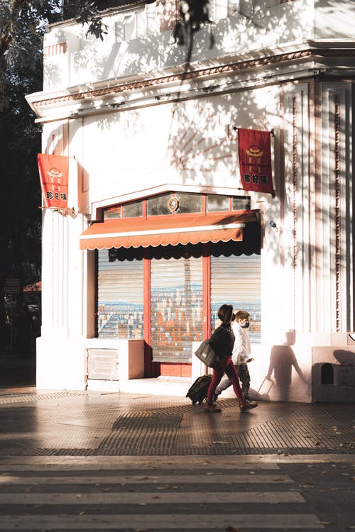 有关人, 人行道, 儿童推车的免费素材图片