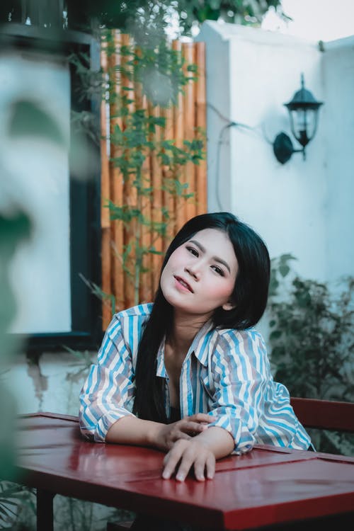 有关前景, 坐, 垂直拍摄的免费素材图片