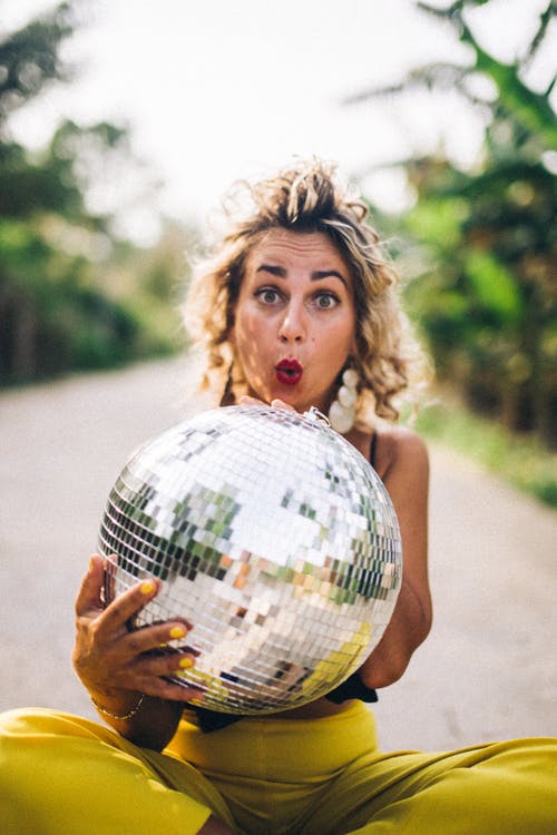 有关修剪指甲, 圆形, 坐的免费素材图片