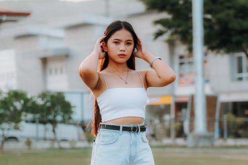 有关修理头发, 女人, 户外的免费素材图片