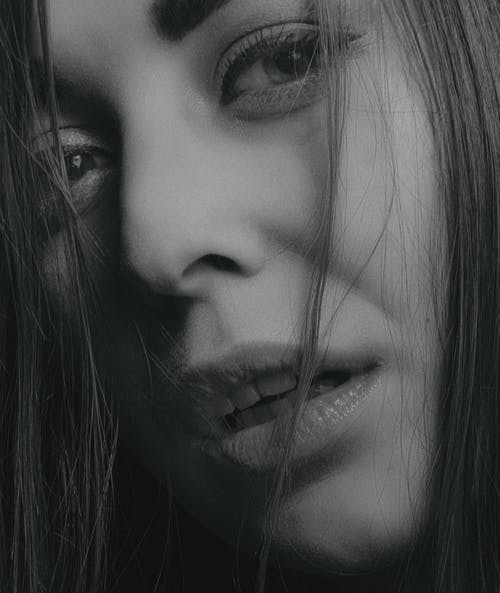 有关单色, 嘴唇, 女人的免费素材图片