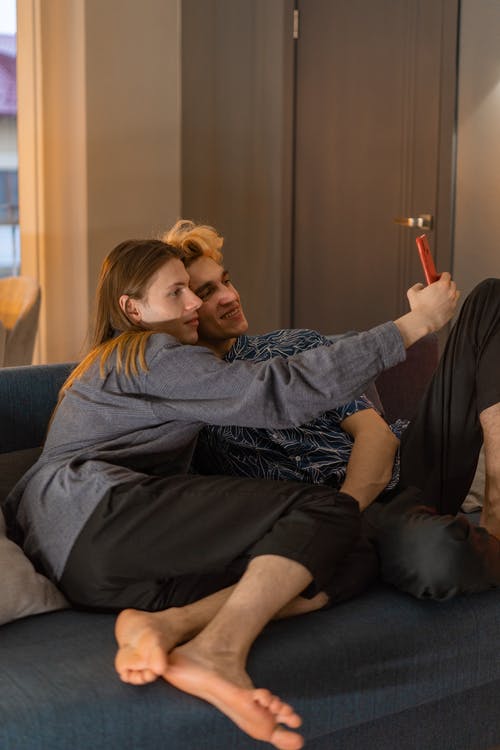 有关一对, 一起, 在家的免费素材图片