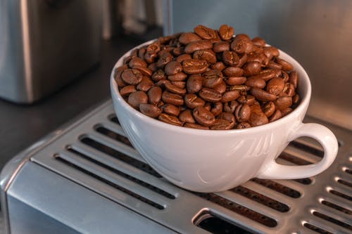 有关咖啡因, 咖啡豆, 杯子的免费素材图片