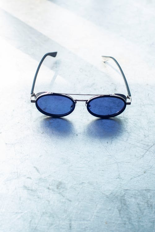 有关垂直拍摄, 墨镜, 特写的免费素材图片