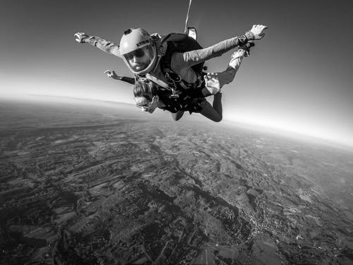 有关不亦乐乎, 伞兵, 单色的免费素材图片