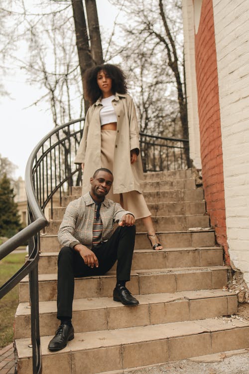 有关坐, 垂直拍摄, 户外的免费素材图片