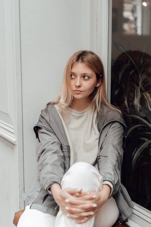 有关人, 侧身看, 垂直拍摄的免费素材图片