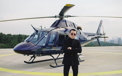 有关人, 双臂交叉, 旋翼机的免费素材图片