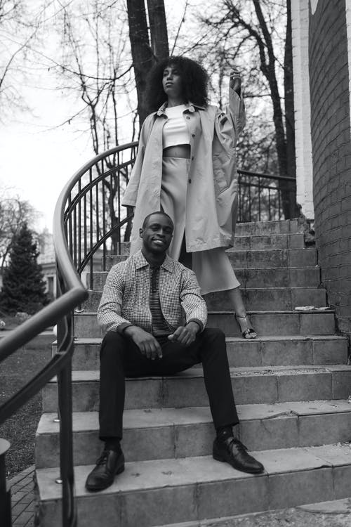 有关单色, 坐, 垂直拍摄的免费素材图片