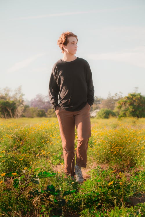 有关人, 双手插在口袋里, 垂直拍摄的免费素材图片