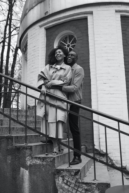 有关单色, 垂直拍摄, 微笑的免费素材图片