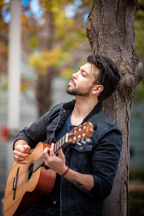 有关人, 倚, 原声吉他的免费素材图片