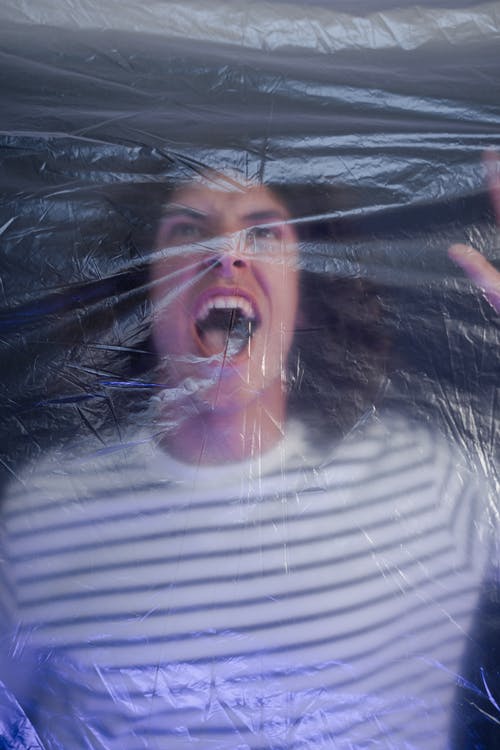 有关人, 叫喊, 垂直拍摄的免费素材图片