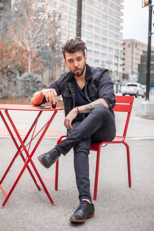 有关人, 刺青的, 坐的免费素材图片