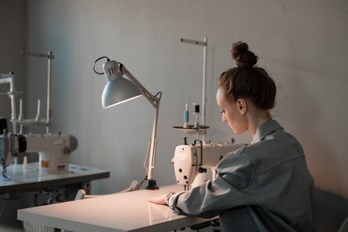 有关女人, 室内, 工作的的免费素材图片