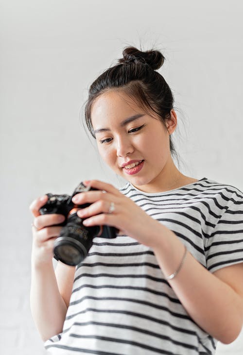 有关垂直拍摄, 女人, 微笑的免费素材图片