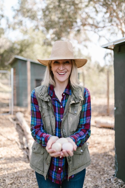 有关垂直拍摄, 女人, 帽子的免费素材图片