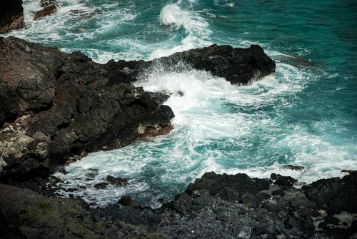 有关夏威夷, 岩石海岸, 撞击波浪的免费素材图片
