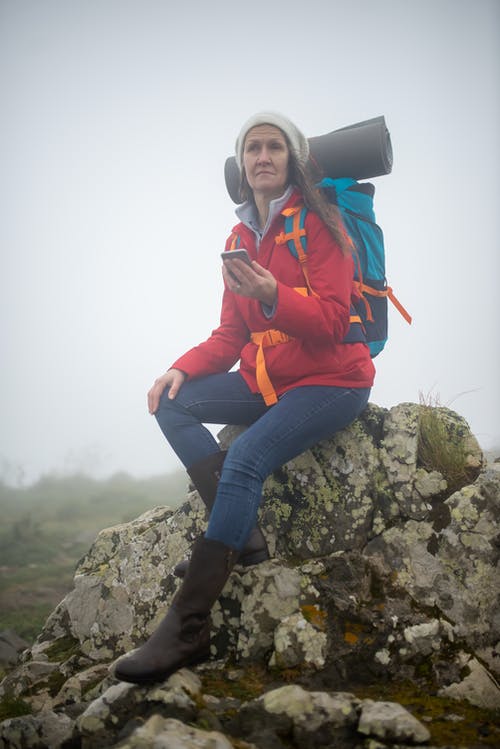 有关坐, 垂直拍摄, 女人的免费素材图片