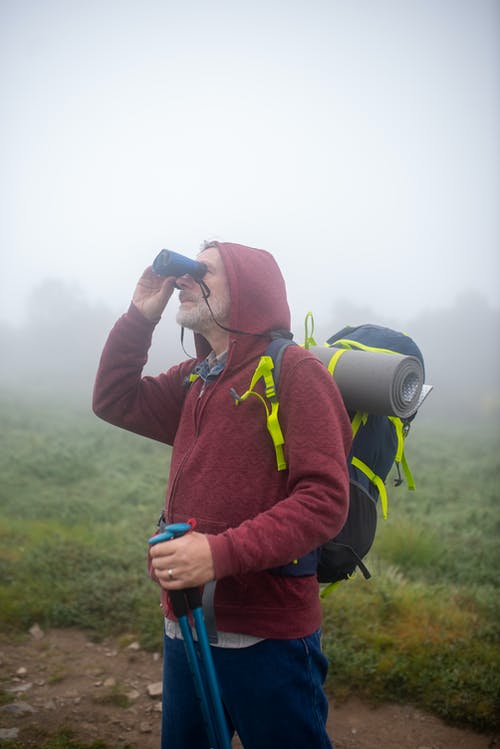 有关人, 垂直拍摄, 徒步旅行者的免费素材图片