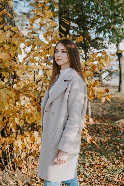 有关垂直拍摄, 大衣, 女人的免费素材图片