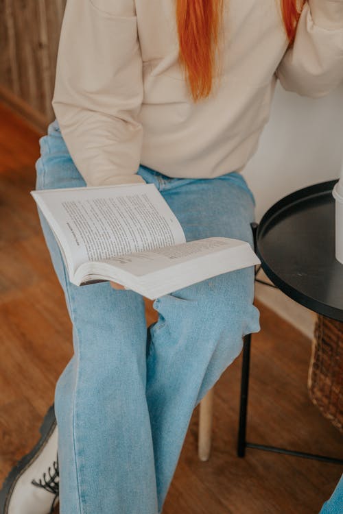 有关人, 坐, 垂直拍摄的免费素材图片