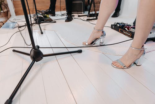 有关特写, 腿, 鞋类的免费素材图片