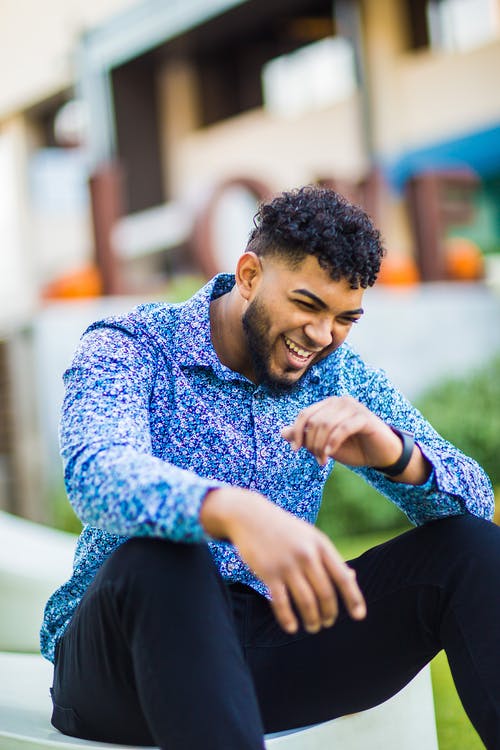 有关人, 坐, 垂直拍摄的免费素材图片