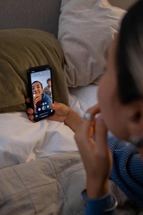 有关垂直拍摄, 女人, 室内的免费素材图片