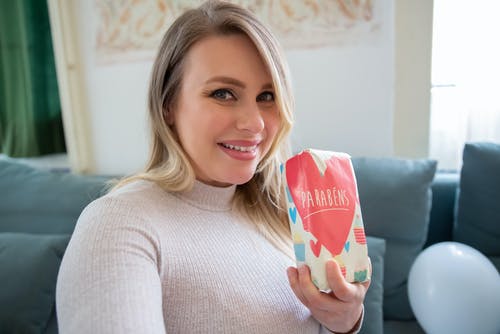 有关坐, 女人, 婴儿洗澡的免费素材图片