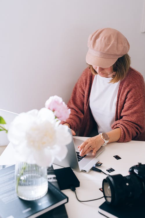 有关单反相机, 坐, 垂直拍摄的免费素材图片