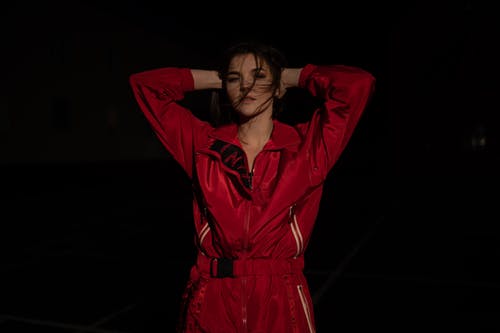 有关人, 手放在头上, 晚上的时间的免费素材图片