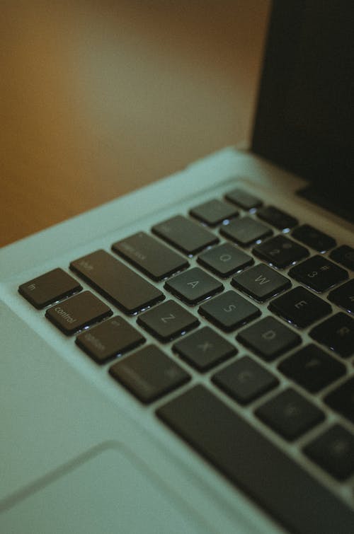 有关MacBook, 信, 垂直拍摄的免费素材图片