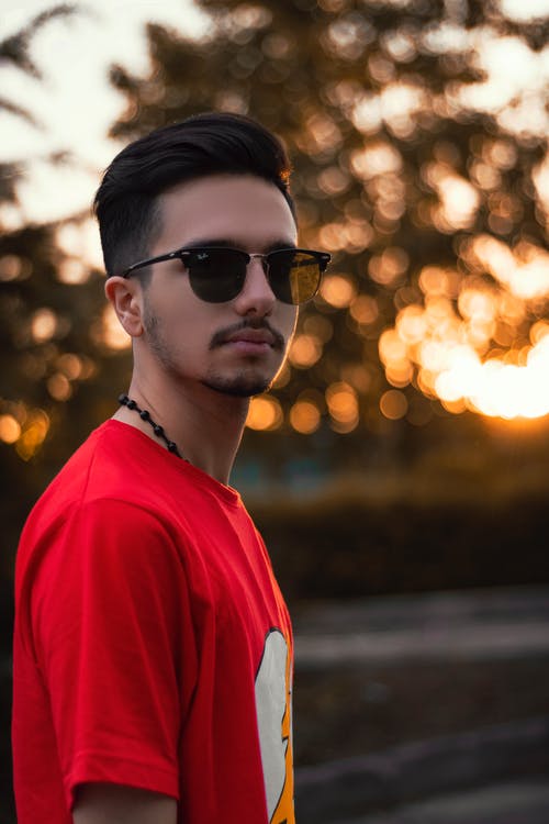 有关人, 垂直拍摄, 墨镜的免费素材图片