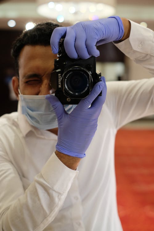 有关人, 口罩, 单反相机的免费素材图片