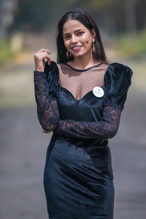 有关垂直拍摄, 女人, 微笑的免费素材图片